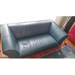 Rolf Benz model 332, kleur petrol/blauw 60.516, leer en giet aluminium poot,