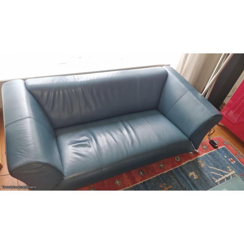 Rolf Benz model 332, kleur petrol/blauw 60.516, leer en giet aluminium poot,