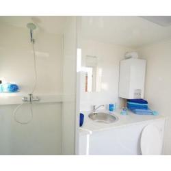 Mobiele badkamer douche units te huur bij verbouwingen.