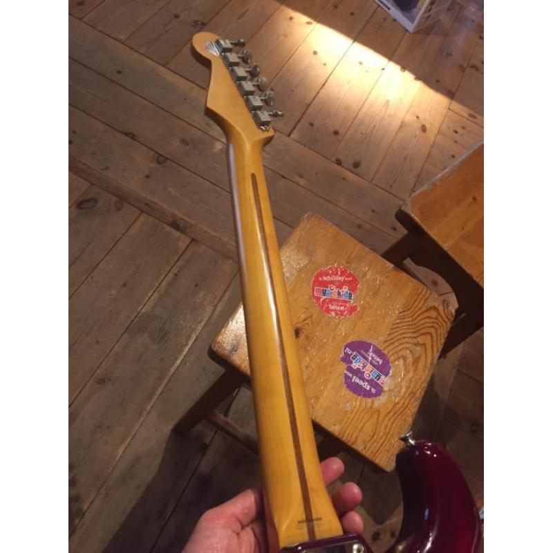 Fender stratocaster japan..1994 met V-neck