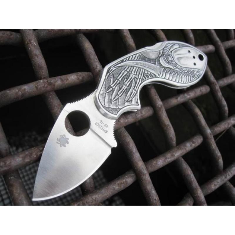 Spyderco Lava Hand made engraved Custom Alien Engraving