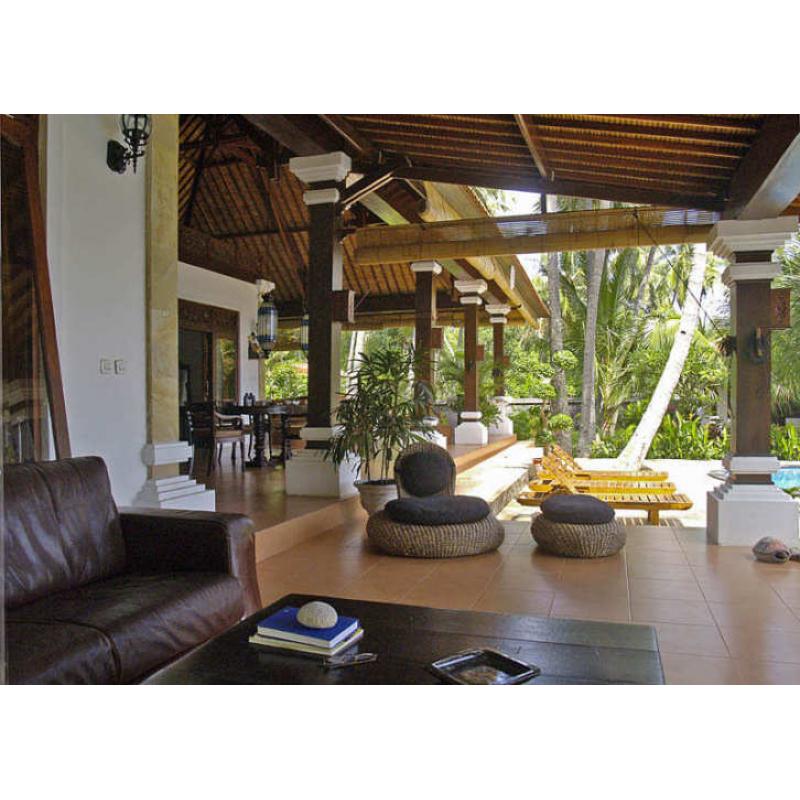 Te huur Bali: Prive Villa op droomlocatie direct aan Balizee