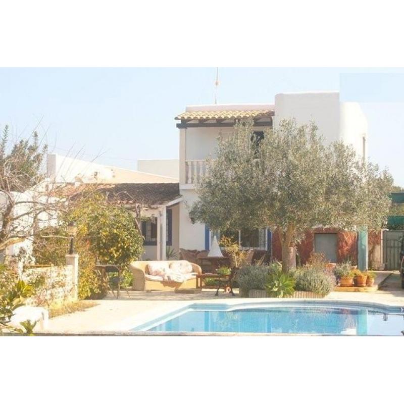 Last minute aanbieding! Heerlijk huis op Ibiza met zwembad