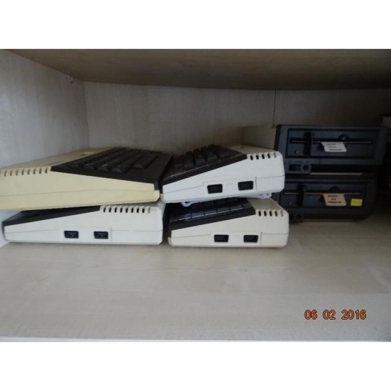 Atari 2 computers, 600XL, Floppy's, Joysticks Mega!!! let op