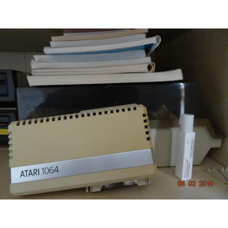 Atari 2 computers, 600XL, Floppy's, Joysticks Mega!!! let op