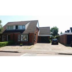2-onder-1-kap woning in Grou met 2 badkmrs/4 slaapkmrs