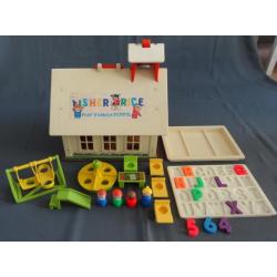 FISHER PRICE LITTLE PEOPLE VINTAGE 923 Play family school