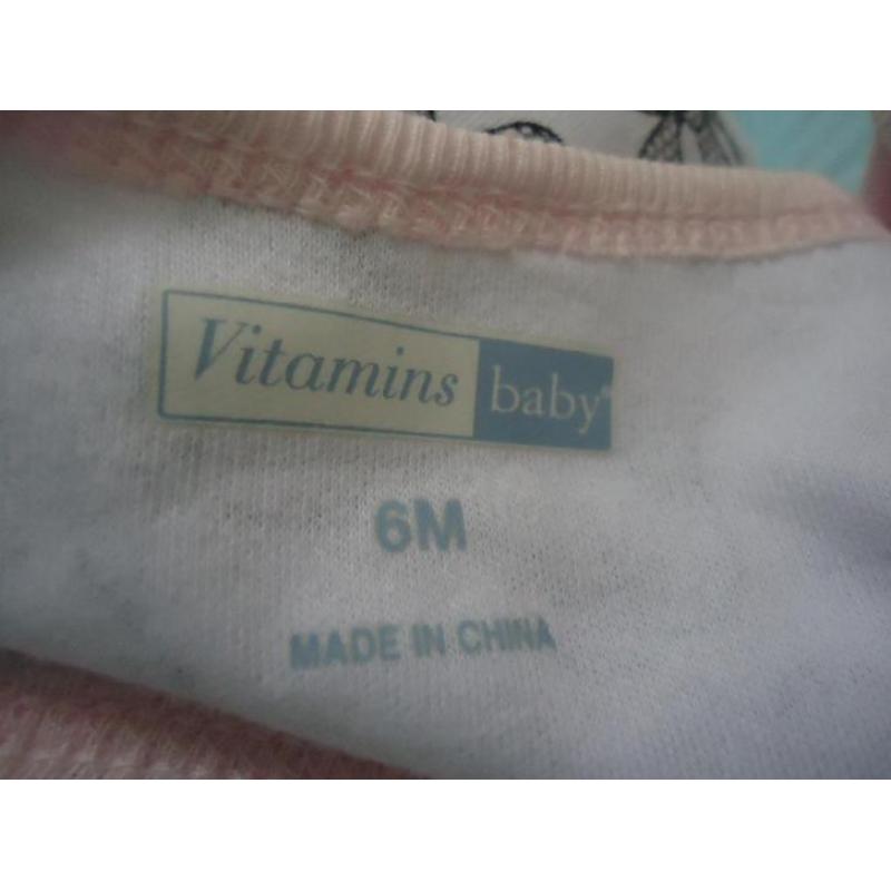 Vitamins baby vest - broek - sokjes maat 62