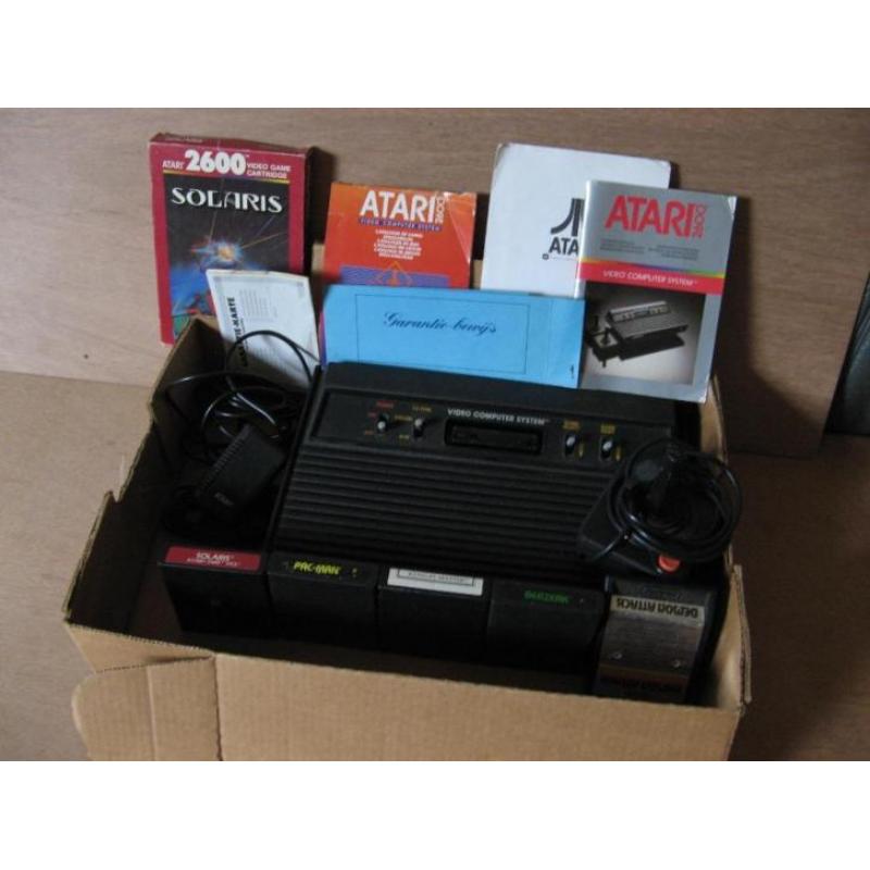 Atari 2600 + spellen(Pac man)