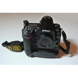 Nikon D700 incl. AF Nikkor 24-120mm en MB-D10 met PDK-1 kit