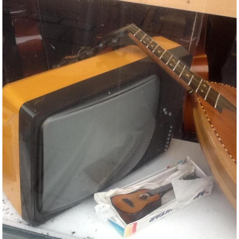 Zeer mooie jaren 70 Aristona draagbare zwartwit tv