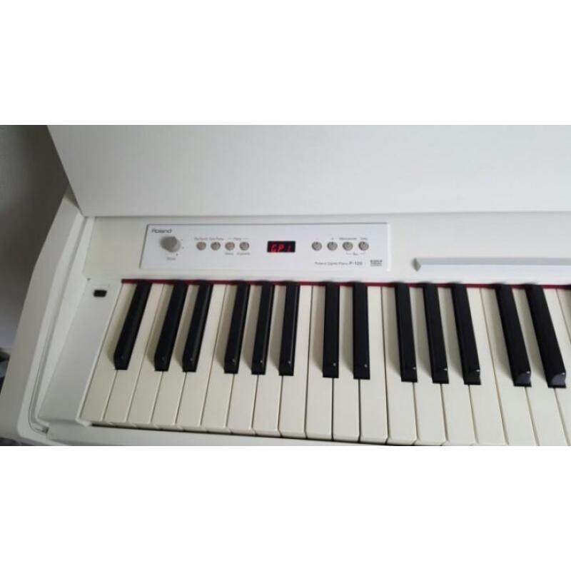 digitale piano Roland F-120 met pianokrukje