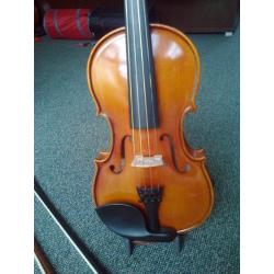 Zeer mooie oudere viool met nieuw behaarde strijkstok te koo