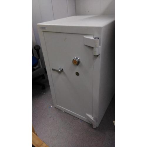 Kluis / 72x78x120 cm / met sleutel en combinatieslot