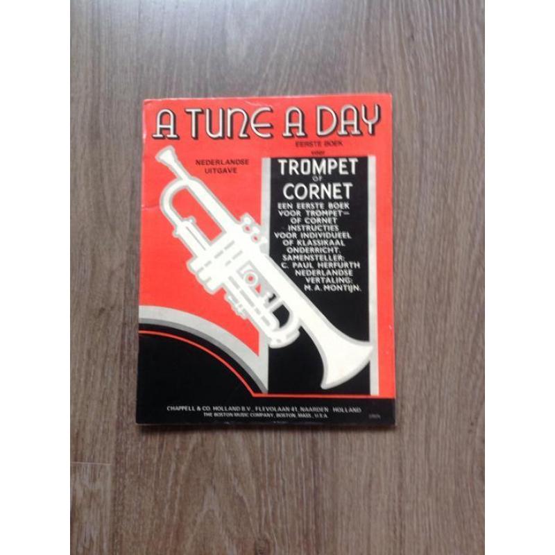 Te Koop 2 lesboeken voor de TROMPET: A tune a day; Trumpet