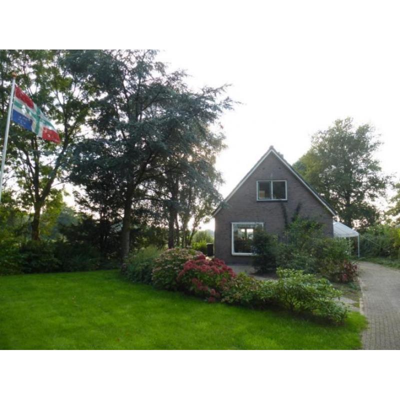 Te koop aangeboden: Vrijstaande woning met garage