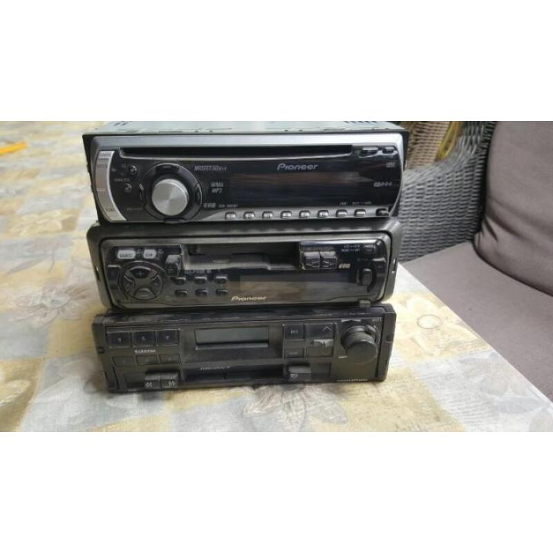 3 auto radio's met cd en cassete