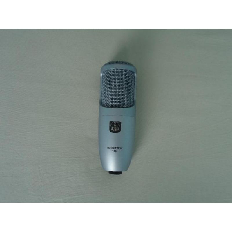 AKG Perception 100 condensatormicrofoon met statiefklem