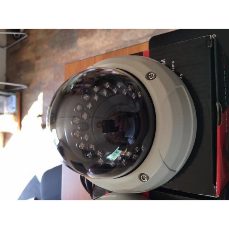 5 stuks nieuwe analoge dome camera's 3x 1200Tvl , 2x 700Tvl