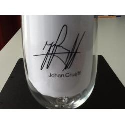 Johan Cruijff, bierglas met zijn handtekening.