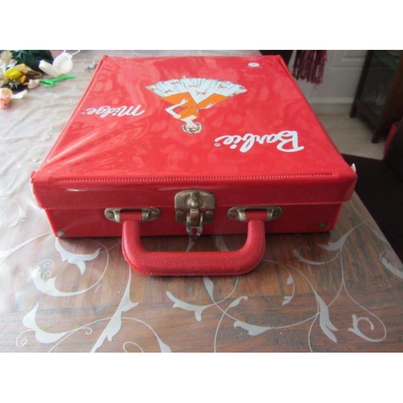 retro vintage Barbie Midge koffer rood lak