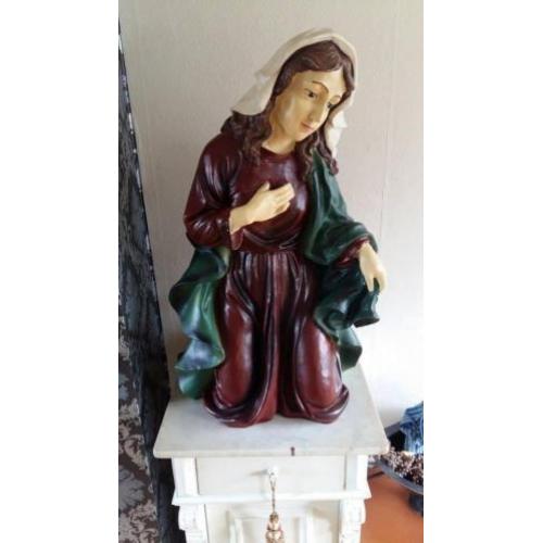 In nette staat Maria beeld