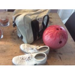 Bowlingbal en bowlingschoenen