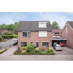 Almelo: Hoekwoning, 2-onder-1 kap, grote garage (spouwmuren)