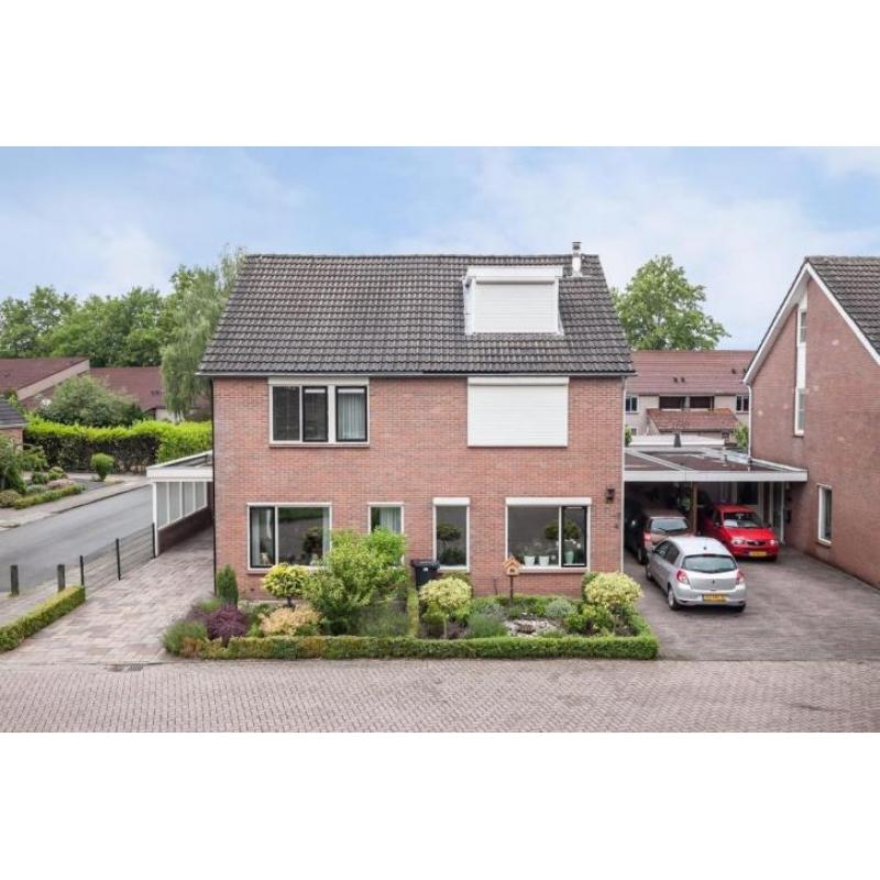 Almelo: Hoekwoning, 2-onder-1 kap, grote garage (spouwmuren)