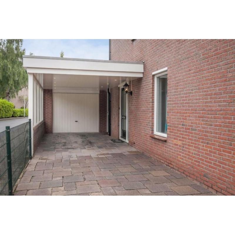 Almelo: Hoekwoning, 2-onder-1 kap, grote garage (spouwmuren)