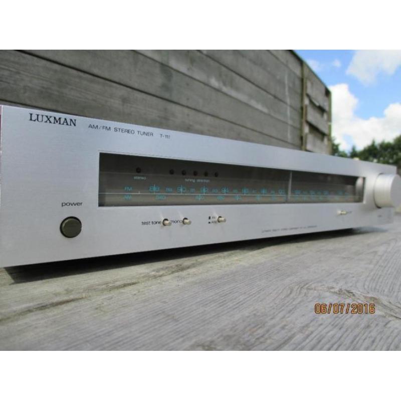 Luxman AM/FM Stereo Tuner Model T-111