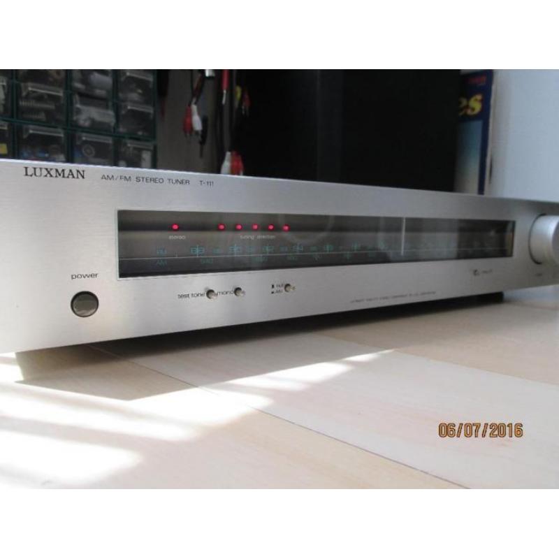 Luxman AM/FM Stereo Tuner Model T-111