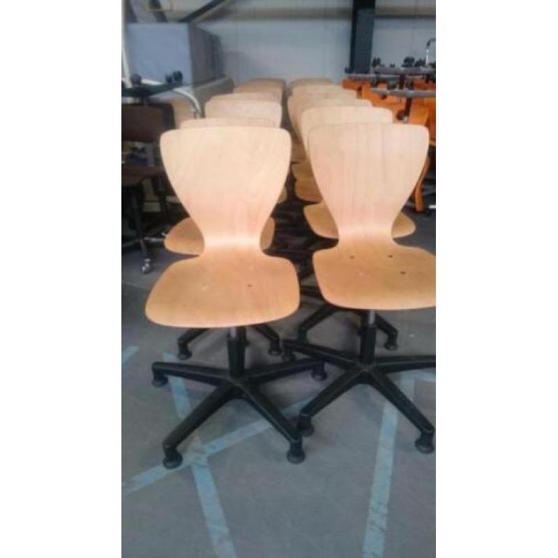 Partij houten Ahrend bureaustoelen instelbare bureau stoel