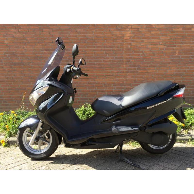 Suzukie burgman 200 cc motor scooter