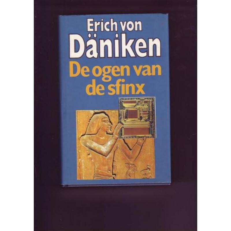 Erich Von Daniken 3 delen , gebonden met omslag.