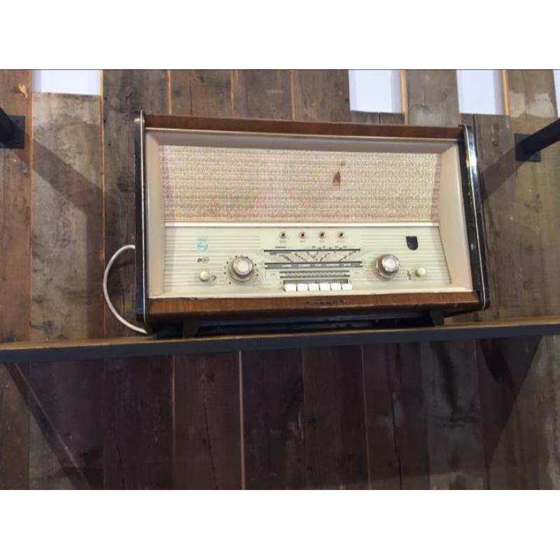 Antieke naaimachine van Singer en overige antieke machines