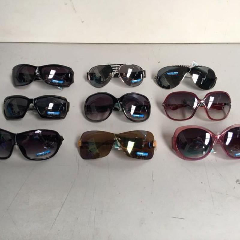 Partij NIEUWE zonnebrillen 171 stuks verschillende soorten