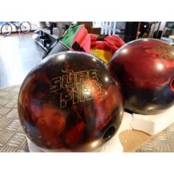 2 bowlingballen met draagtas