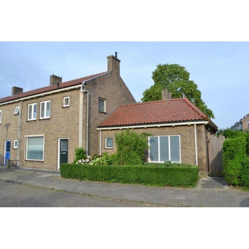 Leuke hoekwoning met ruimte voor kantoor/praktijkruimte