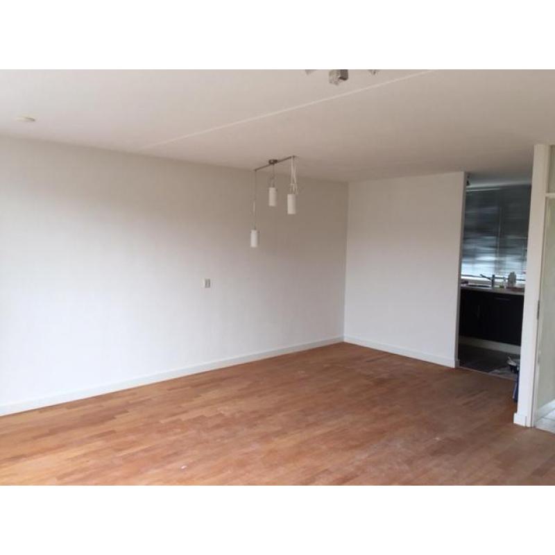 ZEER nette woning voor u geheel opgeknapt!