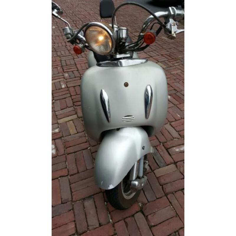 Te koop goeie retro brommer/scooter