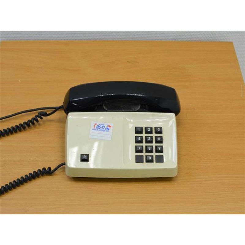 Vintage vaste telefoon met toetsen 69324