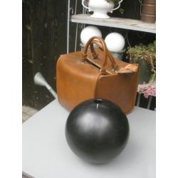 Oude bowlingbal met eveneens schitterende oude tas,retro