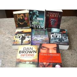 Groot vakantiepakket thrillers: Clancy, Grisham, Brown, etc.