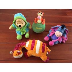 Knuffels Winnie the Pooh, speelgoed treintje, trommeltje
