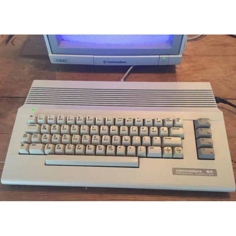 Super mooie Commodore 64 Model C met Commodore stofhoes