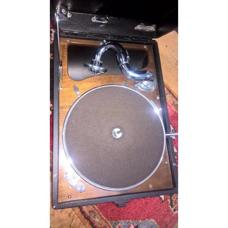HMV Model 102 koffer grammofoon.