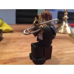 Beeldje trombone speler