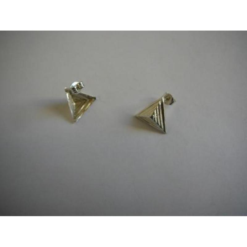 Zilveren oorbellen Piramide driehoek model zilver 925