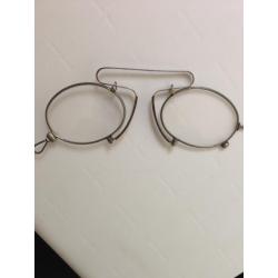 bril neusbrilletje met glazen heel oud zie foto